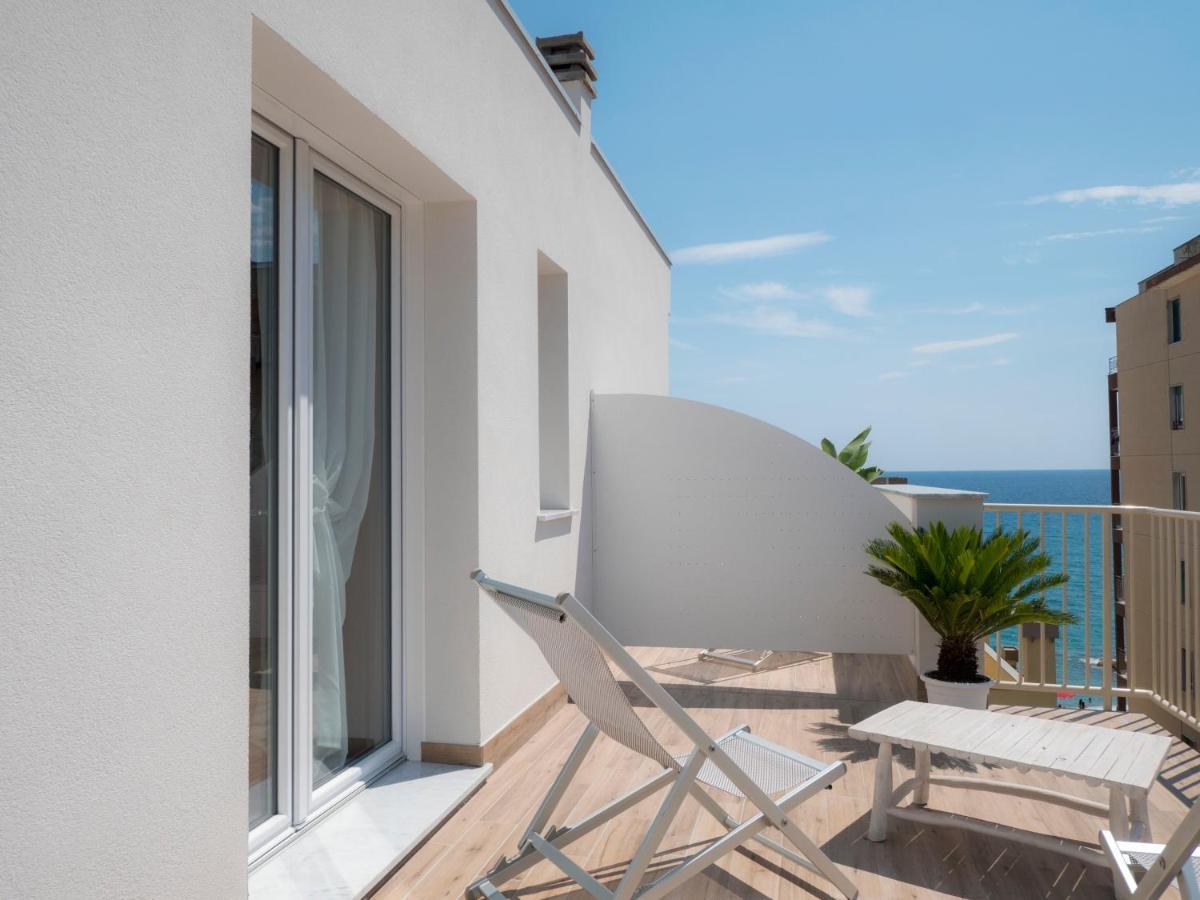Hotel Continental Pietra Ligure Esterno foto