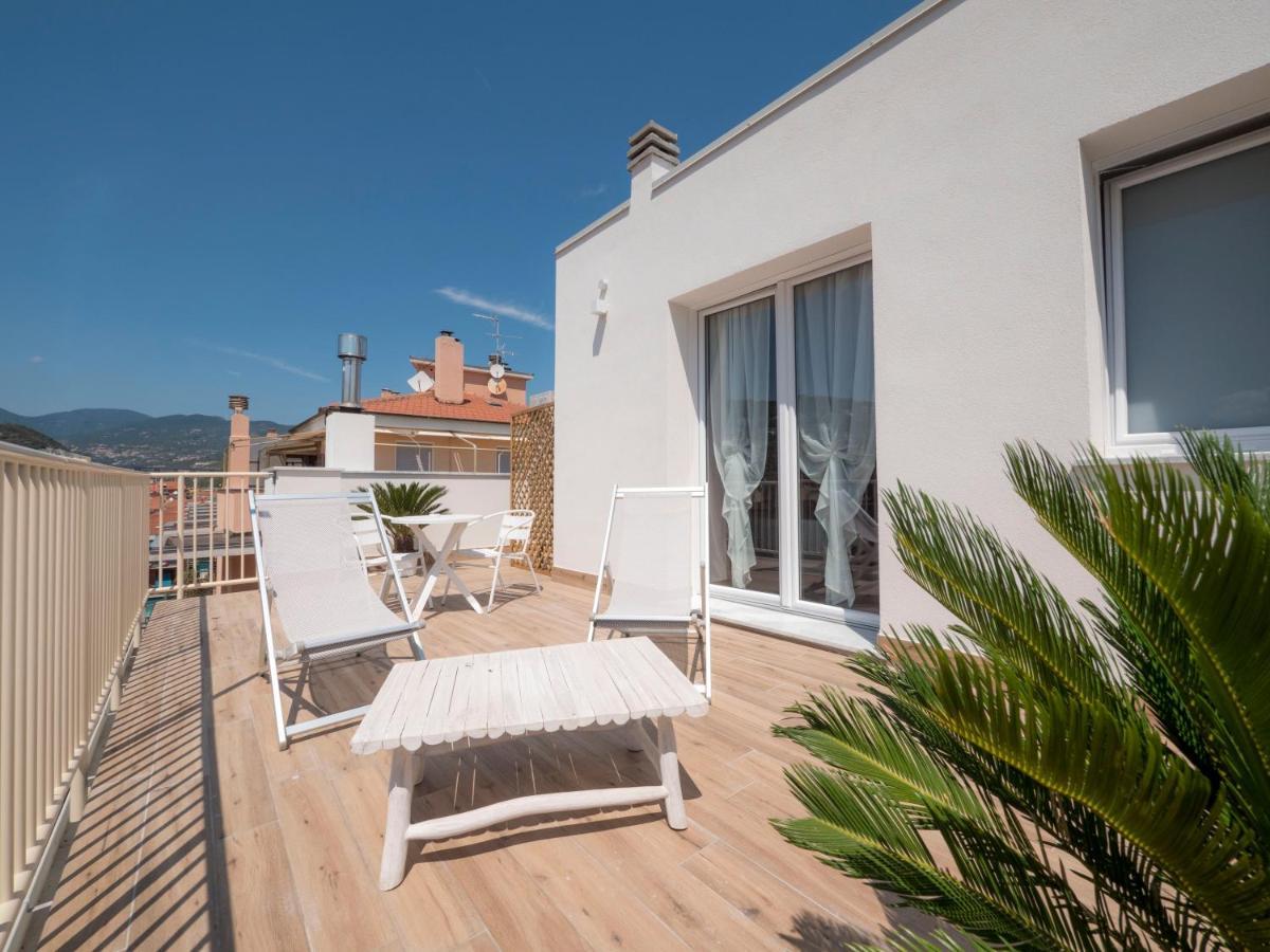 Hotel Continental Pietra Ligure Esterno foto
