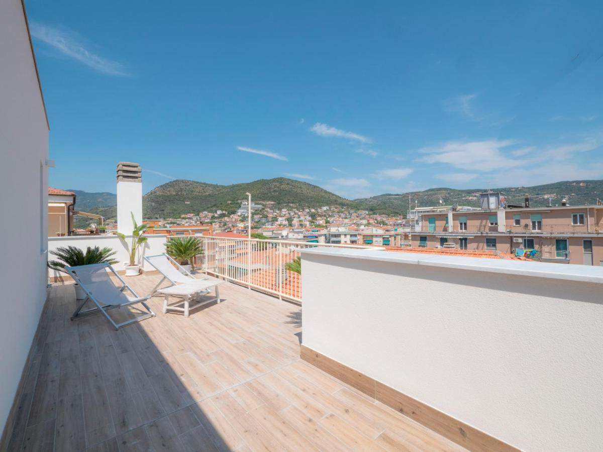 Hotel Continental Pietra Ligure Esterno foto