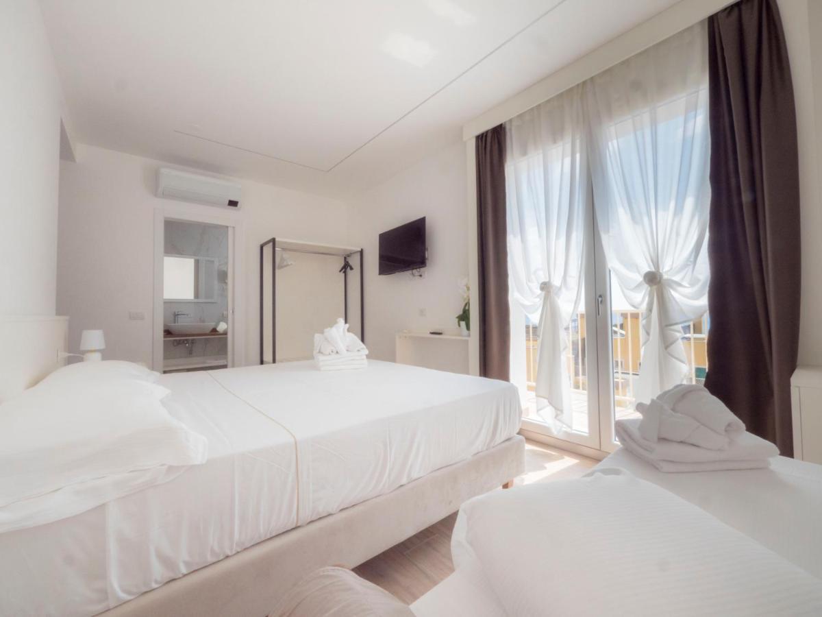 Hotel Continental Pietra Ligure Esterno foto