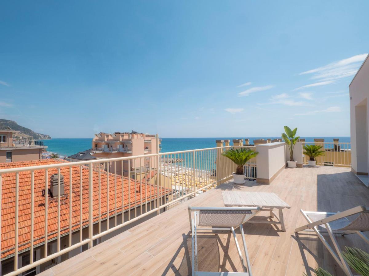 Hotel Continental Pietra Ligure Esterno foto
