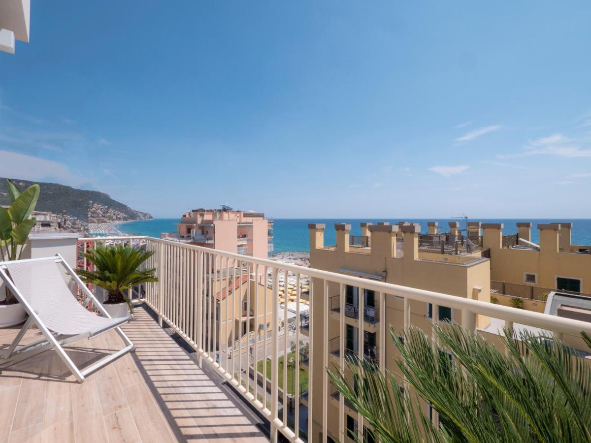 Hotel Continental Pietra Ligure Esterno foto