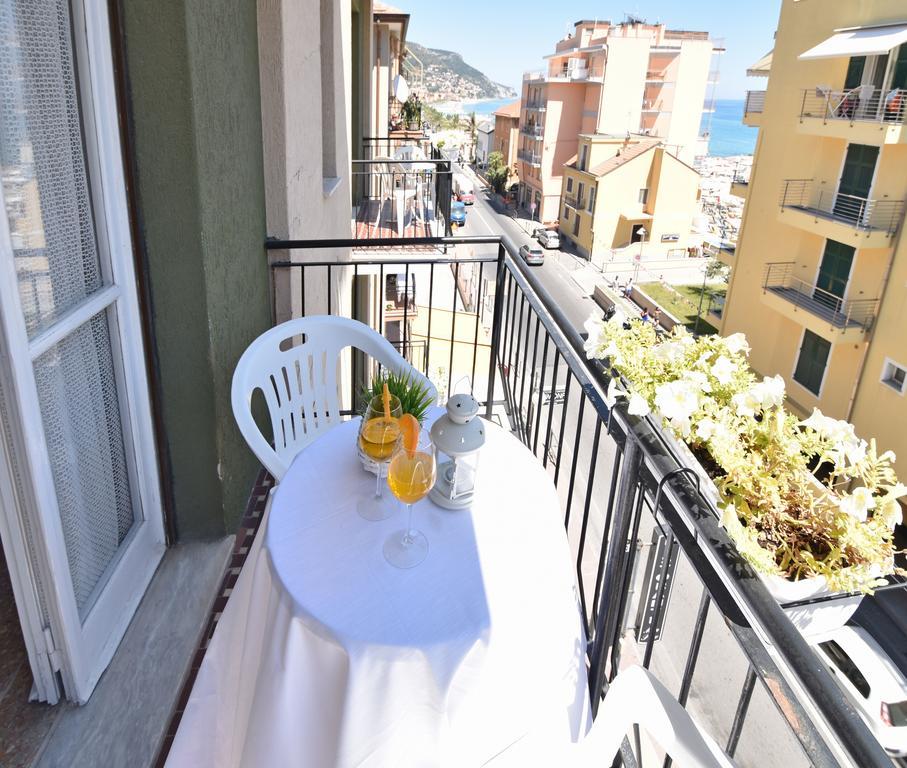 Hotel Continental Pietra Ligure Esterno foto