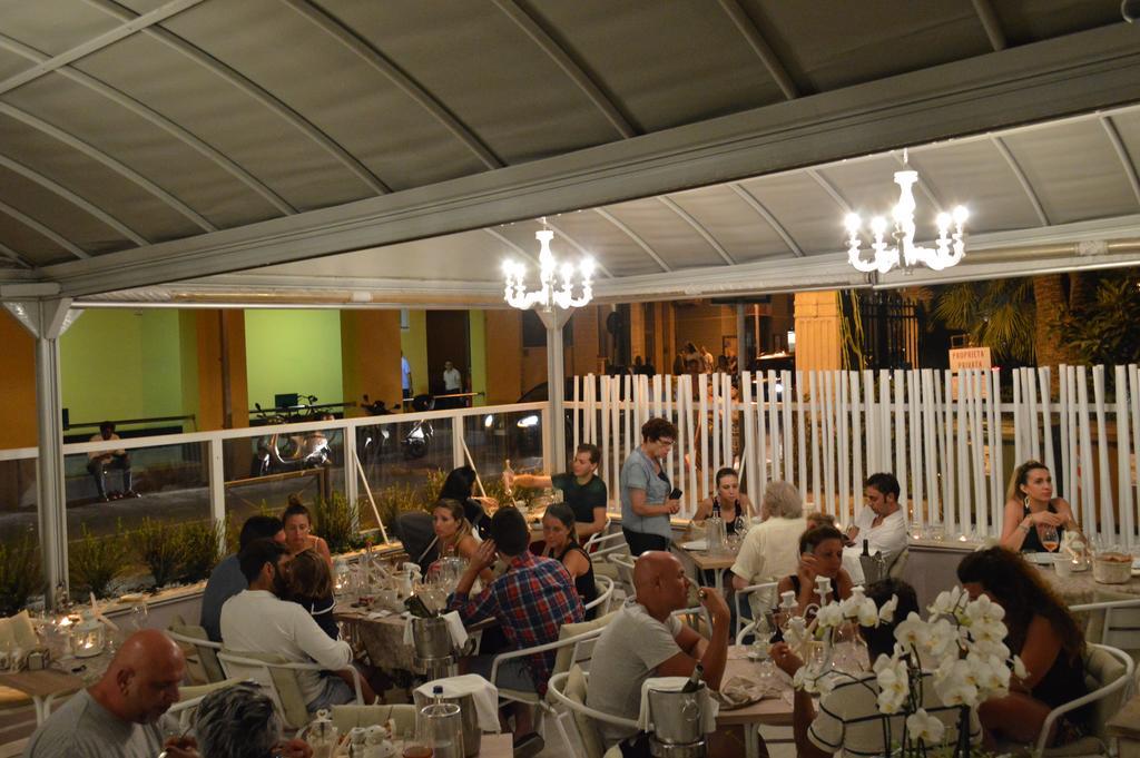 Hotel Continental Pietra Ligure Esterno foto