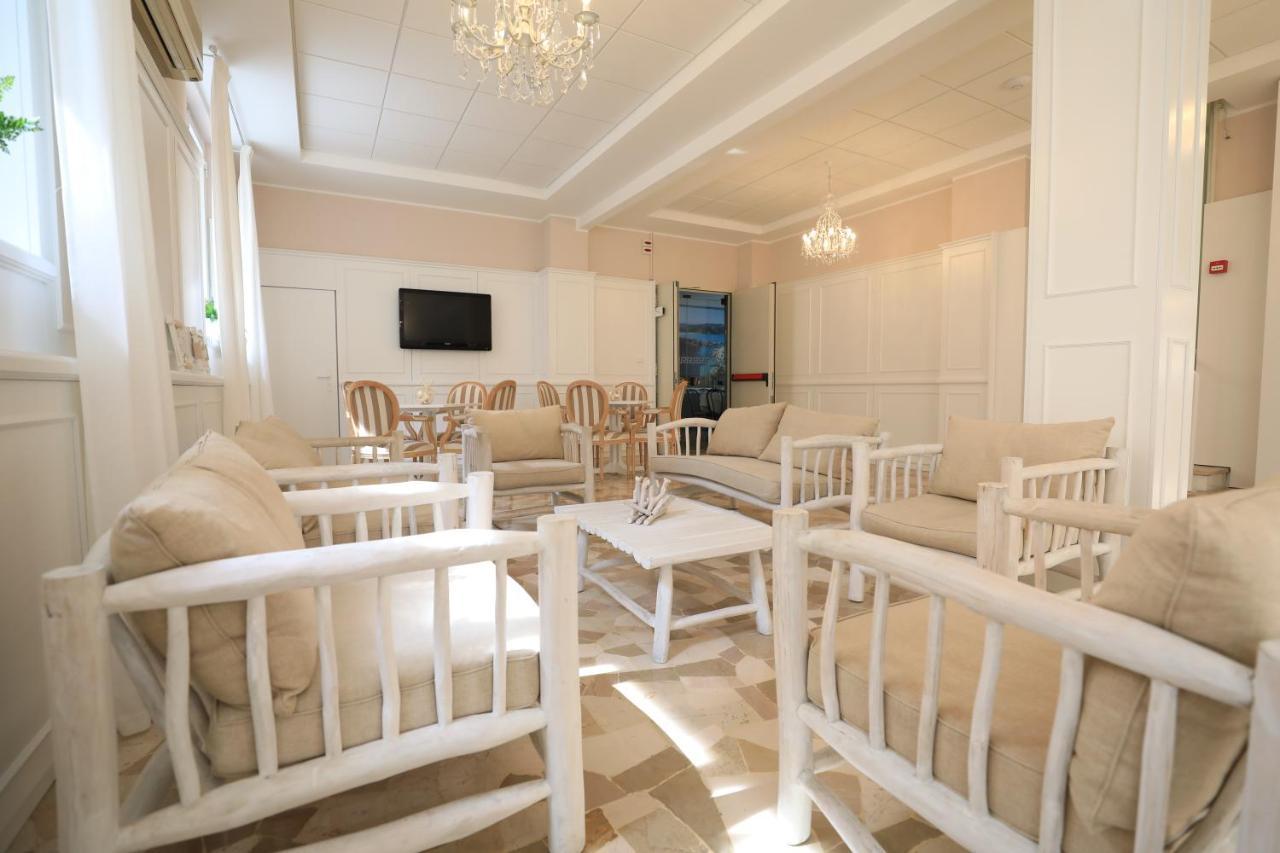 Hotel Continental Pietra Ligure Esterno foto