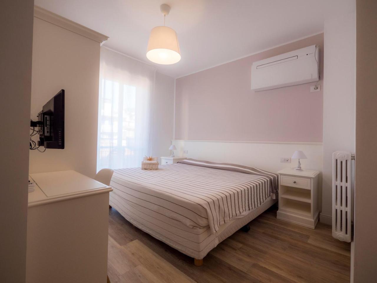 Hotel Continental Pietra Ligure Esterno foto