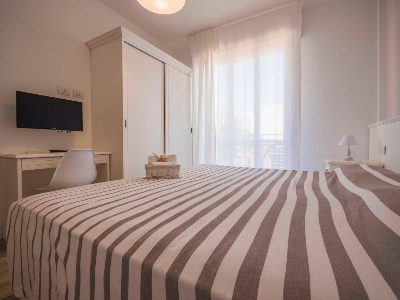 Hotel Continental Pietra Ligure Esterno foto