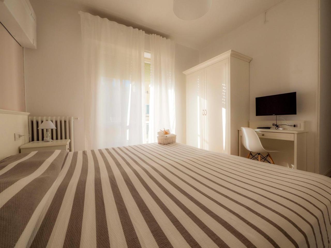 Hotel Continental Pietra Ligure Esterno foto