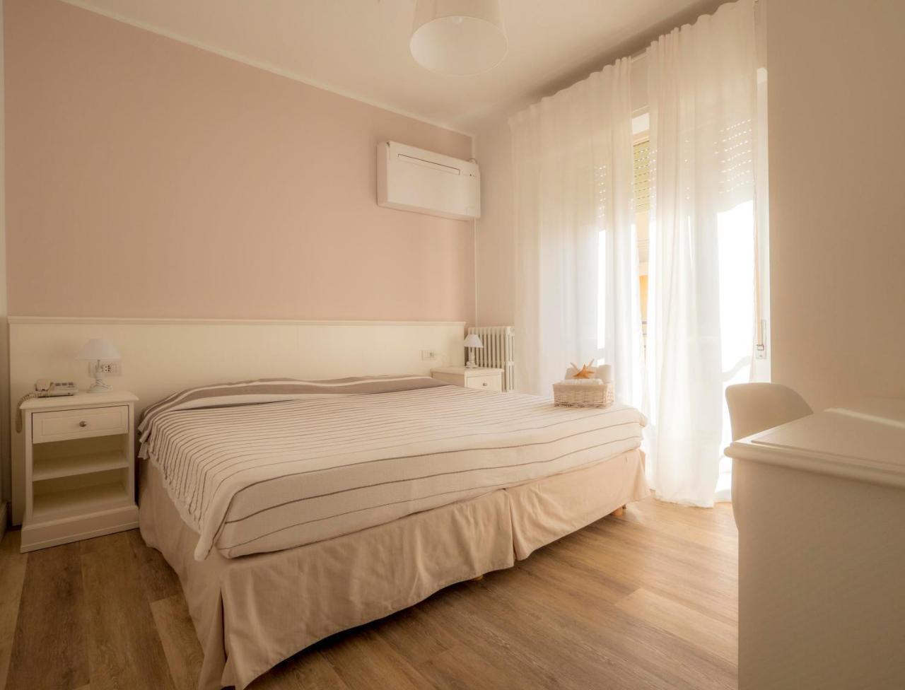 Hotel Continental Pietra Ligure Esterno foto